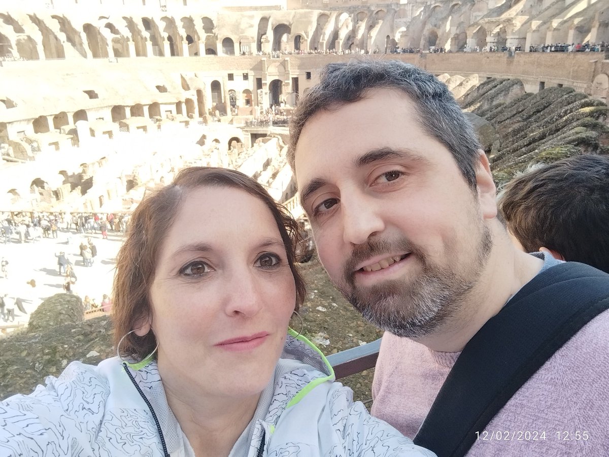Vesov's tweet photo. Hay quienes buscan la felicidad y hay quienes la crean viajando
#Roma #Febrero #CatorceAñosDespués https://t.co/7MX9kJZx8D