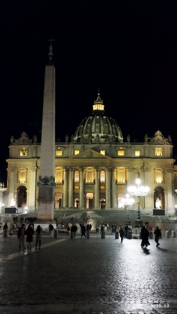 Vesov's tweet photo. Hay quienes buscan la felicidad y hay quienes la crean viajando
#Roma #Febrero #CatorceAñosDespués https://t.co/7MX9kJZx8D