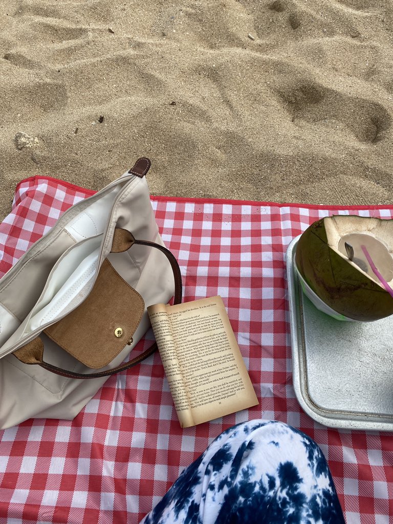 dindarff's tweet photo. our first wedding anniversary recapitulation🤍🌊☀️🐚🌴 https://t.co/6hs5218L5W