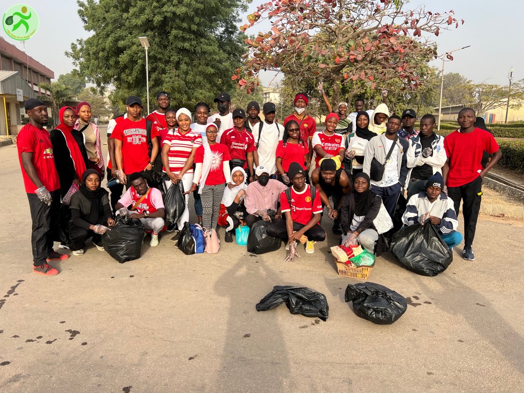 abuploggas's tweet photo. Our shared efforts strengthened our bonds, fostered gift exchanges, and celebrated life with a feast!

#lovepes
#ploggingnigeria
#ploggingclubabu
#wekeepfittokeepclean https://t.co/r0aWSaA30t