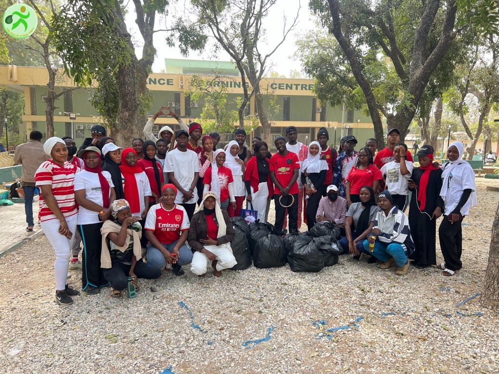 abuploggas's tweet photo. Our shared efforts strengthened our bonds, fostered gift exchanges, and celebrated life with a feast!

#lovepes
#ploggingnigeria
#ploggingclubabu
#wekeepfittokeepclean https://t.co/r0aWSaA30t