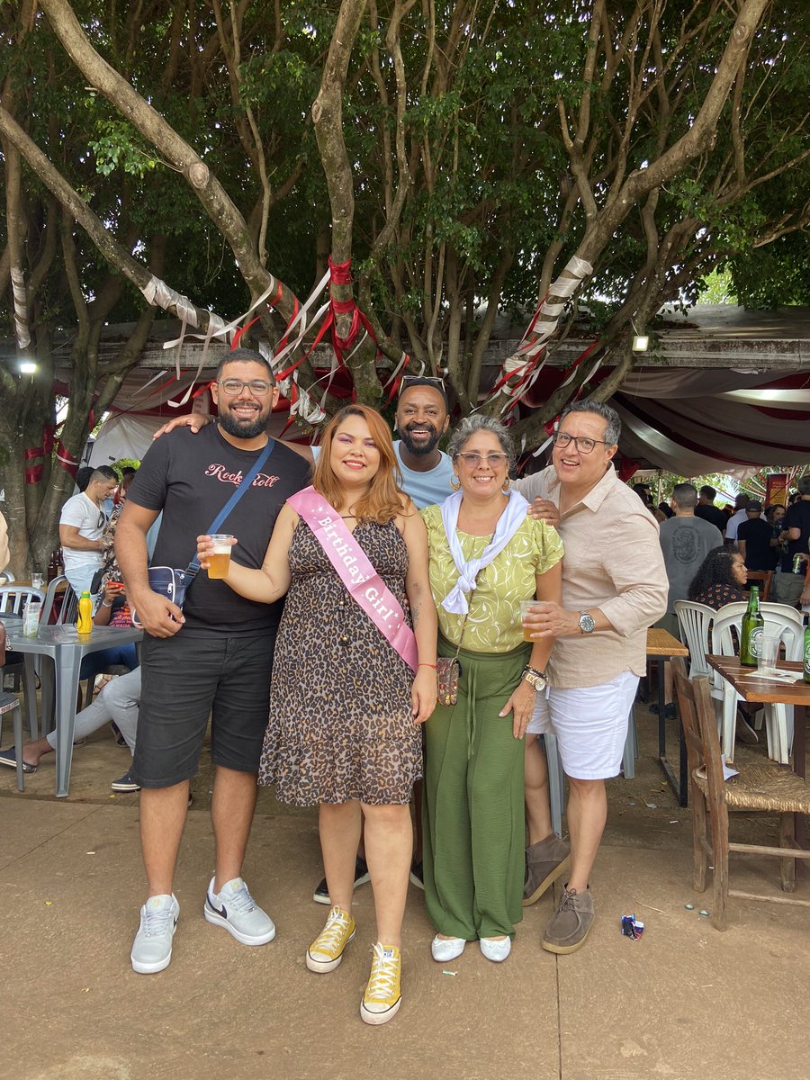 klroocha's tweet photo. Foi um aniversário feliz!!! #Hello32 https://t.co/cV04l185Dt