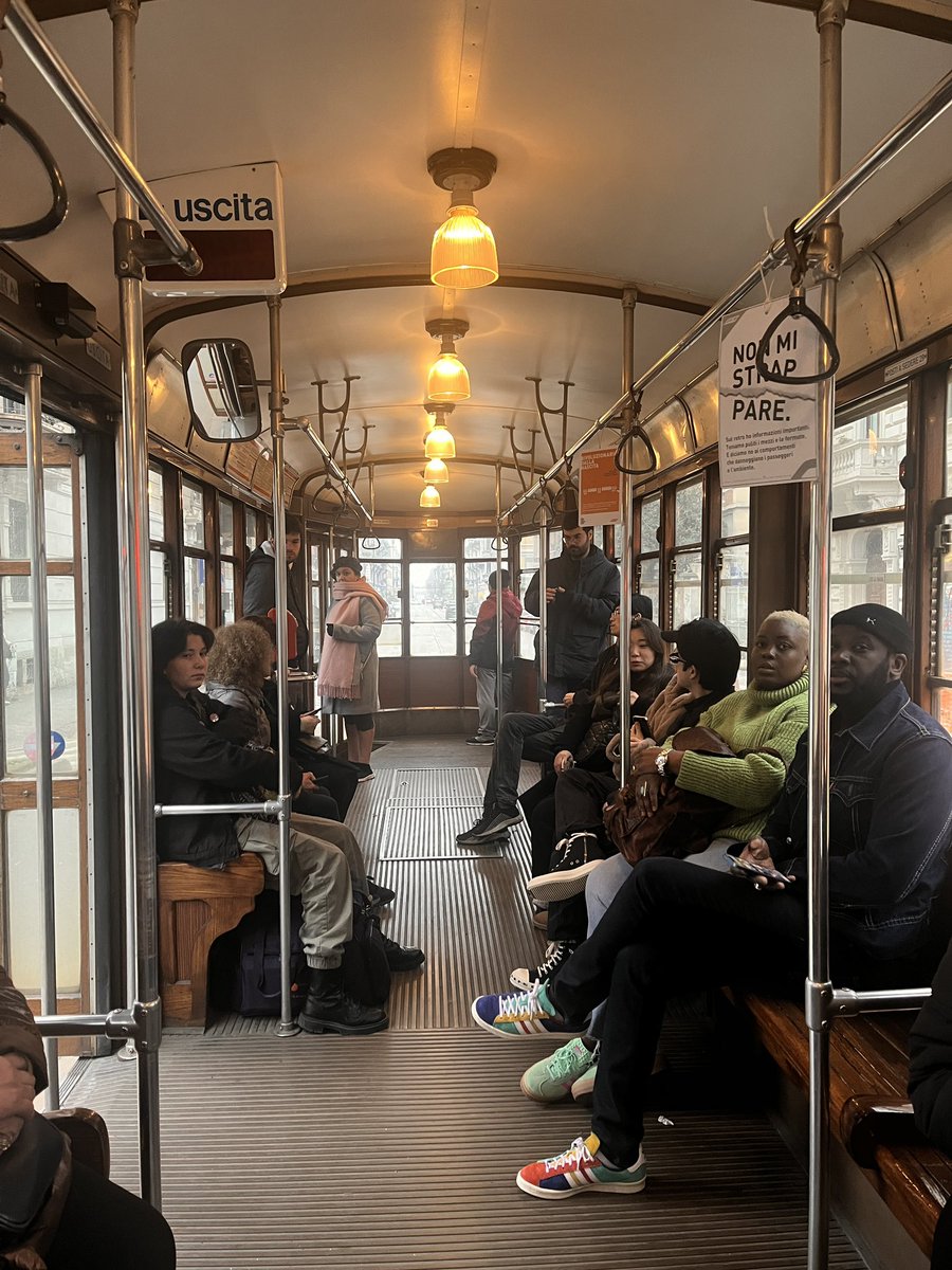 Prima volta che prendo un tram a Milano: amo molto.