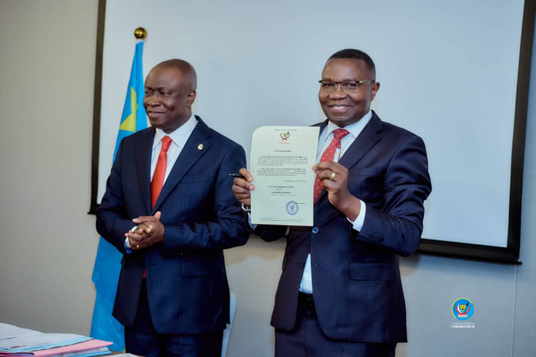 La signature de l'acte d'engagement d'appartenance de A/B50  à la famille politique du Président de la République est là.  L'Informateur tient à la célérité car le temps n'est pas notre allié.