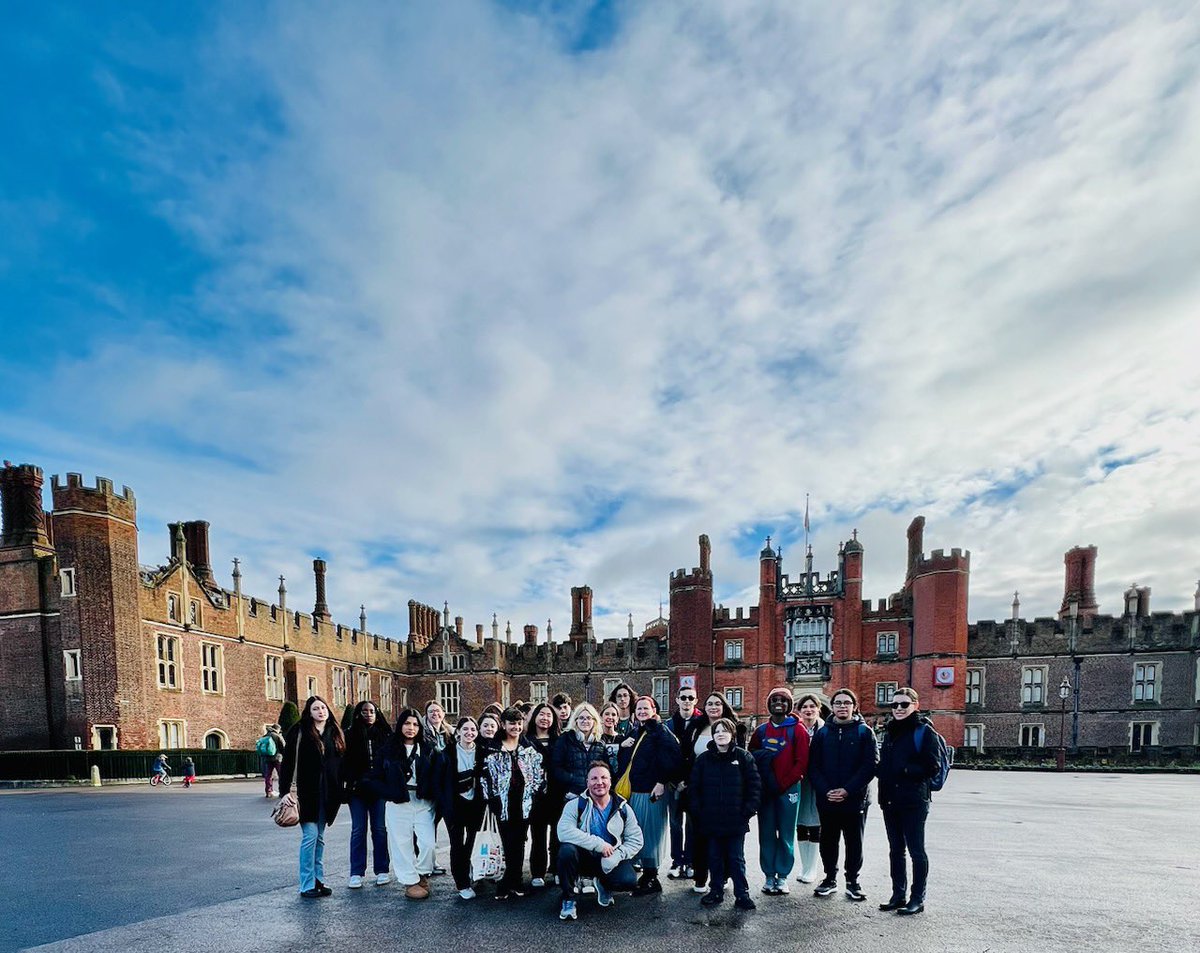 Exploring London’s rich history on Day 5! Today, our students immersed themselves in the grandeur of Hampton Court Palace and delved into the fascinating tales at the Tower of London. History came alive in every stone and corridor. #LondonAdventures #dragonpride🐉 #elevated31