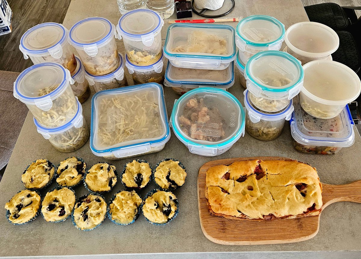 It's that kind of Sunday. Toddler meal prep for the week: gluten, dairy, and soy-free...Imagine in #Sierraleone...yes Ndilei decided to really put my cooking and baking skills to the test 😅.

#allergyfriendly #blw #doctachef #homecooking #boymom