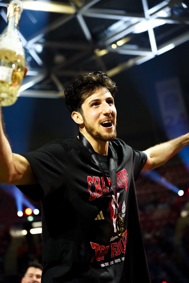 BasquetArg7's tweet photo. LEA BOLMARO 🇦🇷 CAMPEÓN DE LA COPA DE ALEMANIA🏆

Vencieron en la final a Ratiopharm Ulm 81-65

📊🇦🇷
Lea Bolmaro sumó:
8 puntos 
4 rebotes 
2 asistencias https://t.co/oXzbZ6G05R