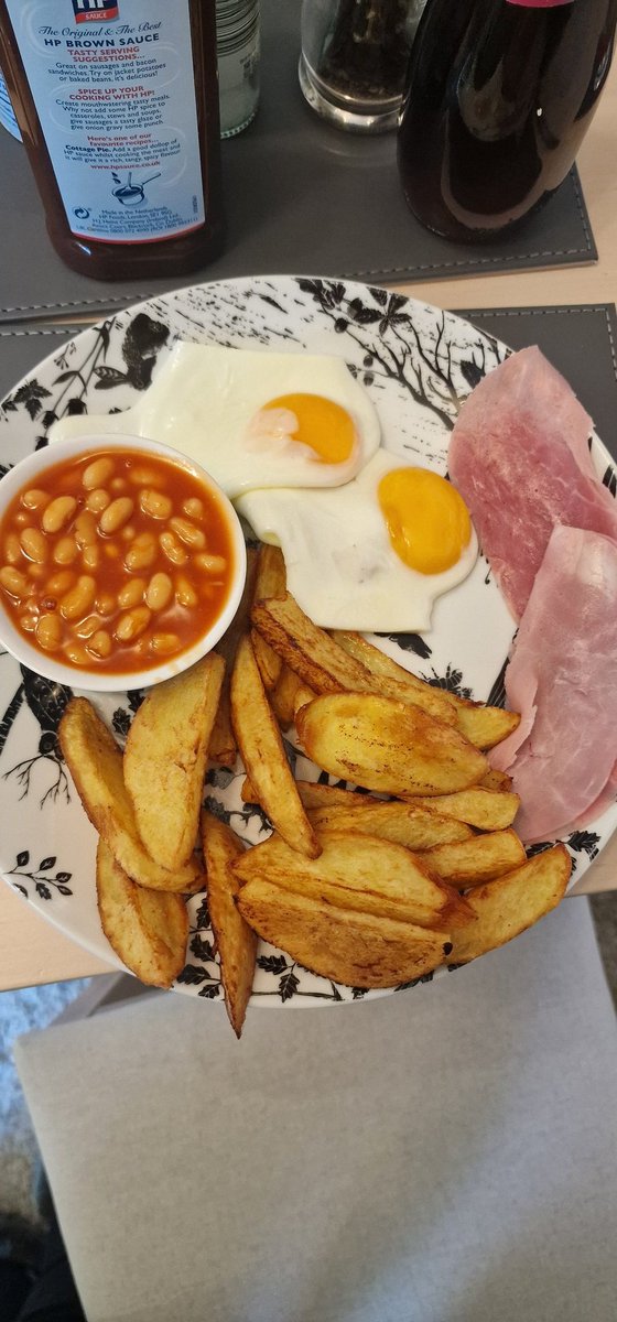 _justemma__'s tweet photo. My dad is a feeder! And why does he always do beans like this is a bloody Wetherspoons 😆😆 #WeAlsoHadButteredBread #NotShown #LoveMyDad 💙 https://t.co/pAbMzuHGnN