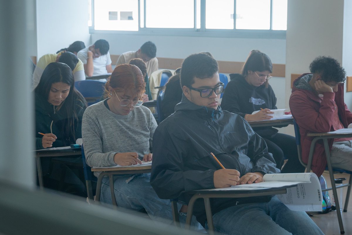 SedeManUNAL's tweet photo. #ExperienciasUNAL | 274 aspirantes a los nuevos programas de la Sede, presentaron hoy su Examen de Admisión, cada carrera contará con 45 cupos disponibles; la convocatoria citó a 62 jóvenes para el programa de Estadística, y 212 para el programa de Ingeniería Biológica. https://t.co/ZRbEdTn9QT