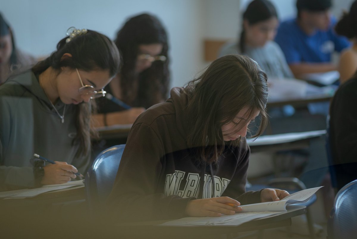 SedeManUNAL's tweet photo. #ExperienciasUNAL | 274 aspirantes a los nuevos programas de la Sede, presentaron hoy su Examen de Admisión, cada carrera contará con 45 cupos disponibles; la convocatoria citó a 62 jóvenes para el programa de Estadística, y 212 para el programa de Ingeniería Biológica. https://t.co/ZRbEdTn9QT