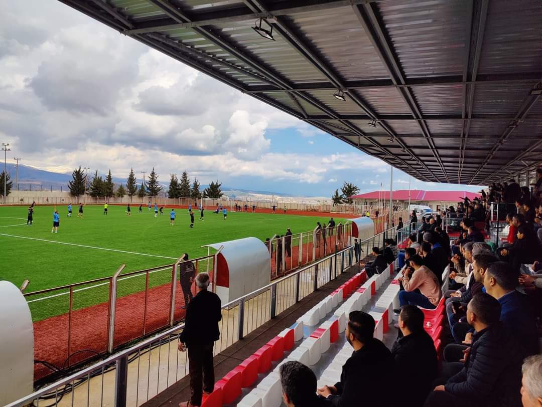 Belediye Başkanı Adayımız Reşit alkan, Gençlik Kolları Başkanımız Muhammet Ertuğrul ile Besni Spor ve Adıyaman Çınar Spor maçını izledik. 3 -1 Besni Spor galibiyeti ile biten karşılaşmada başta kulüp başkanı Ibrahim Kılınç başkanım başta olmak üzere sporcularımızı tebrik ederim