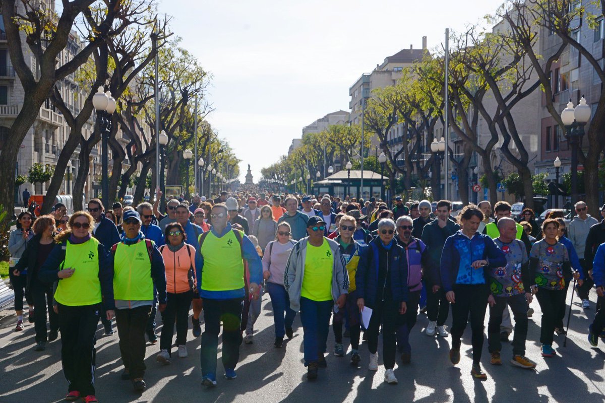 TGNAjuntament's tweet photo. ESPORTS |🚶‍♀️Avui s’ha celebrat la lectura del manifest i la Caminada Popular d'Hivern Asperger-TEA amb motiu del Dia Internacional de la síndrome d'Asperger.

👏🏻 Hi han participat més de 700 persones.

ℹ️ https://t.co/d7DFDJuhEi https://t.co/esJ06vqaw7