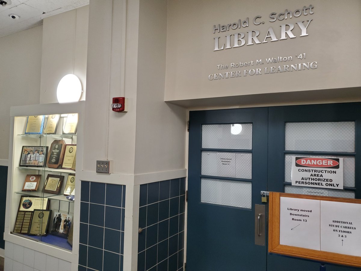 BereaMidpark4n6's tweet photo. The classic library is a staple immediately within the entrance of what is known as "The Main Building" on campus (right beside a featured Awards display for Speech & Debate). It currently is relocated due to construction of an adjacent building! #VenueVistas #NiceLibrary https://t.co/z9Pvyn3uHT
