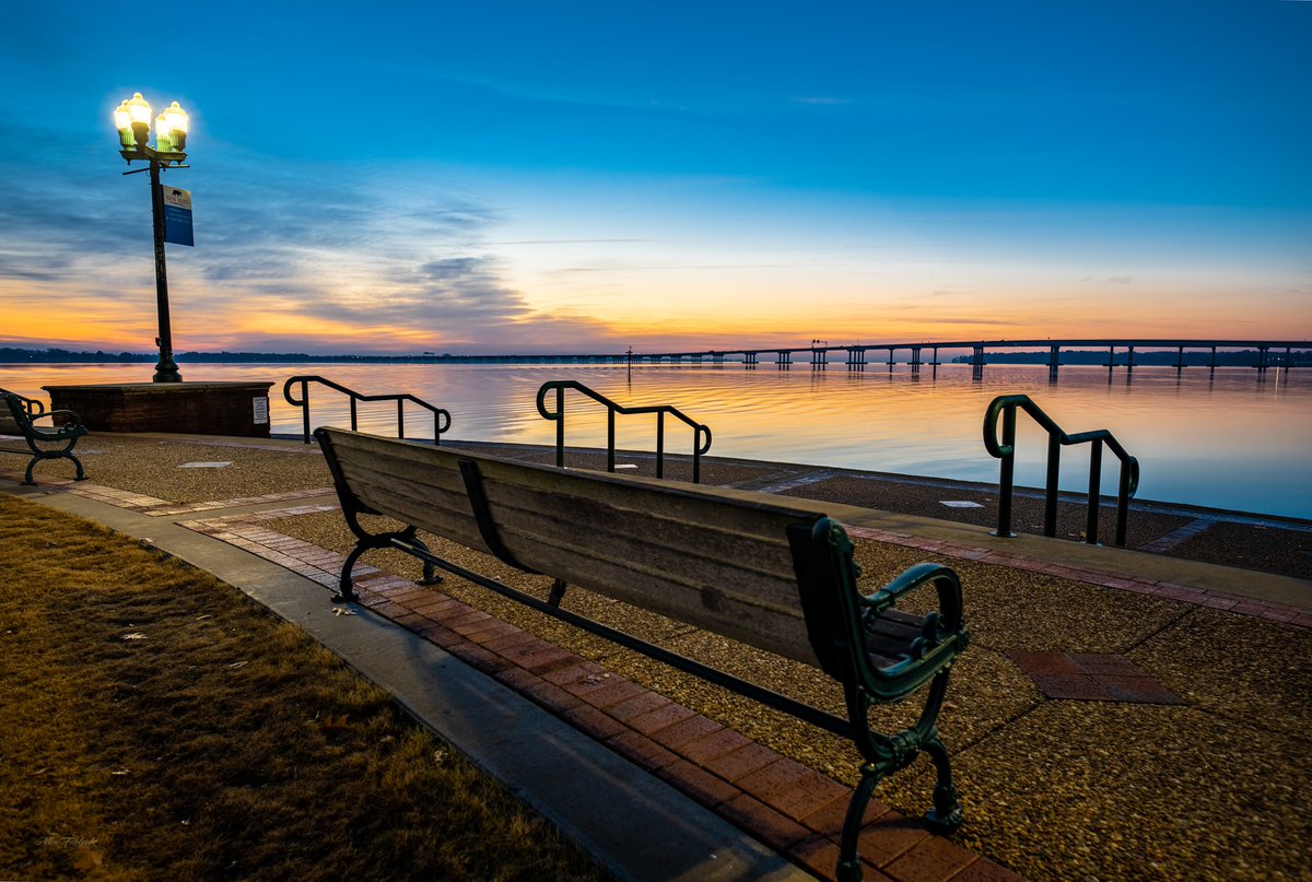 VisitNewBern's tweet photo. We can't think of a better way to start the day. #sunrise #bestpartoftheday #relax 📸 Allen Fairbanks Productions https://t.co/hNhcBQ1sGH