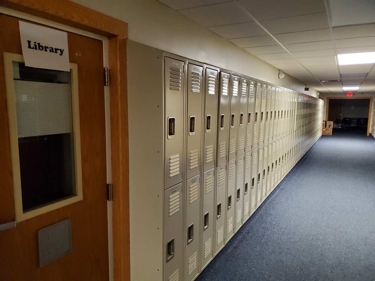 BereaMidpark4n6's tweet photo. The classic library is a staple immediately within the entrance of what is known as "The Main Building" on campus (right beside a featured Awards display for Speech & Debate). It currently is relocated due to construction of an adjacent building! #VenueVistas #NiceLibrary https://t.co/z9Pvyn3uHT