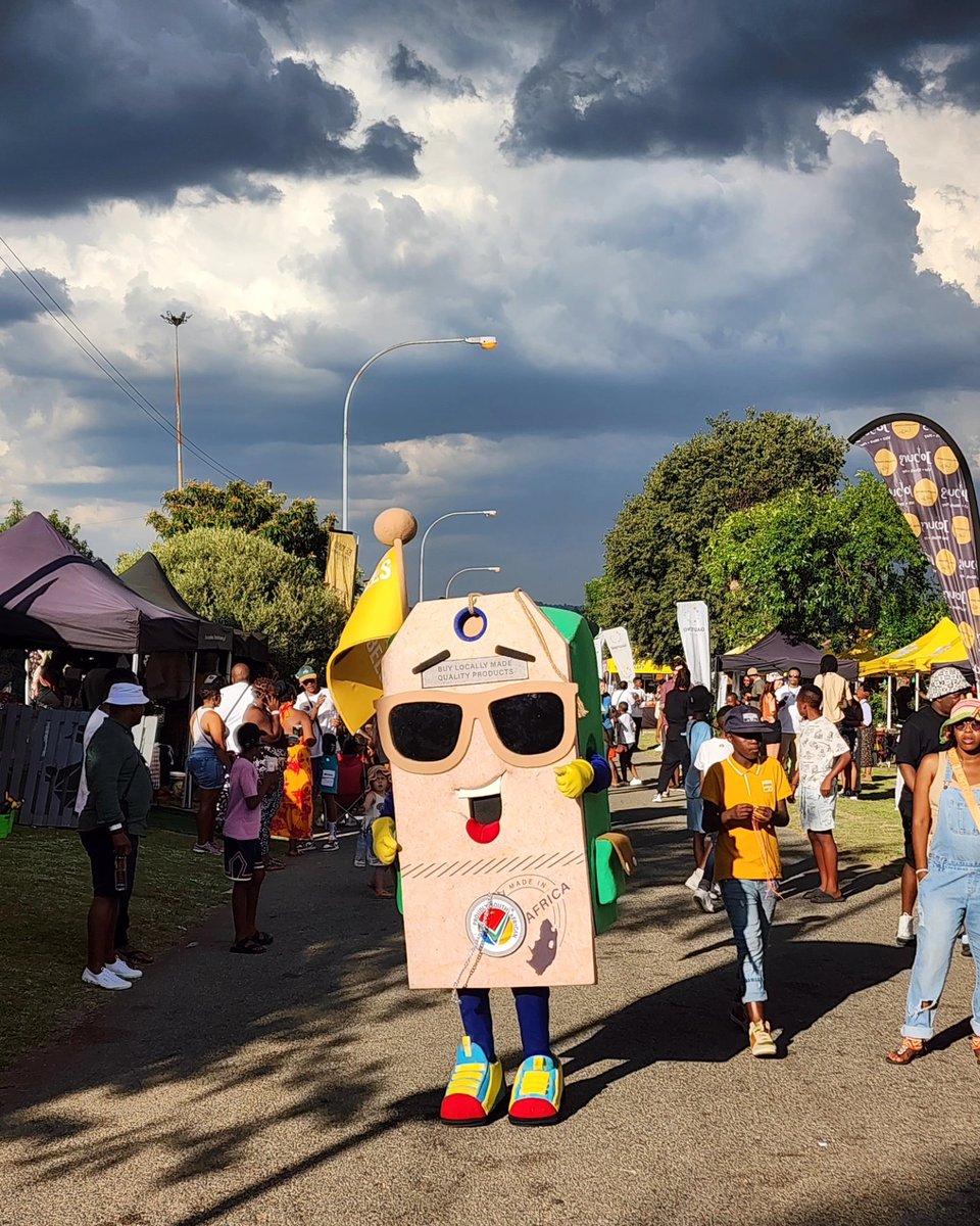 ProudlySA's tweet photo. #AccessToMarket opportunities for our member companies at Makhelwane Festival
@MokgalakaCakes @corner_dladla @TolokaziBeer @matsmemukaplastic
Lolo Warona really is the life of the party https://t.co/gwmW8E4A9C