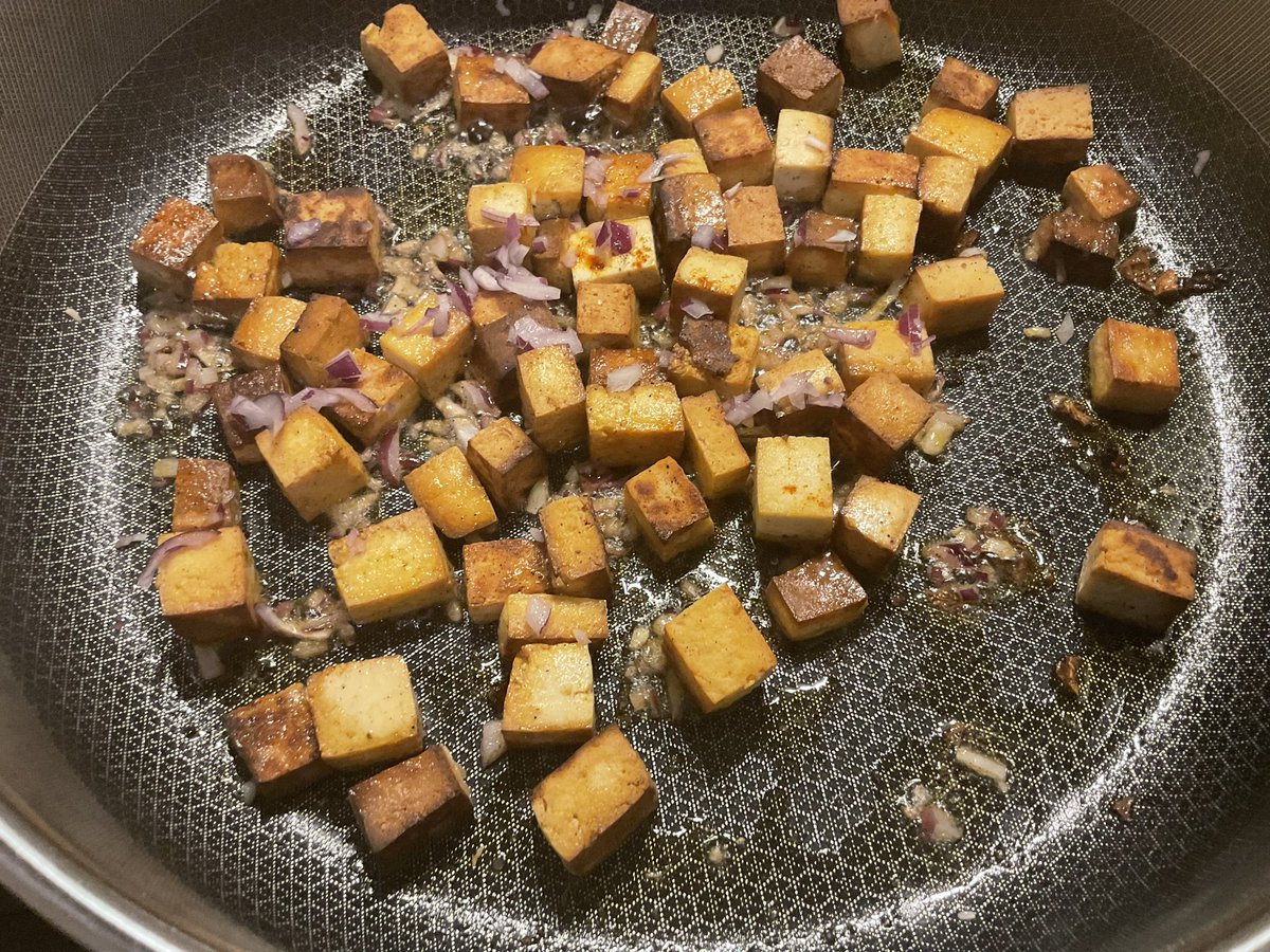 beaphi99's tweet photo. Hi ihr Lieben 🙋🏻♀️Gestern frische Flower Sprouts und Shiitake Pilze auf dem Wochenmarkt gekauft und gleich verarbeitet 🥰Dazu noch etwas Tofu gewürfelt,angeröstet und mit veganer Sour Cream abgerundet 🥰So lecker 😍 #GoVegan #Kalettes #Shiitake #veganfood https://t.co/moEG3OznJX