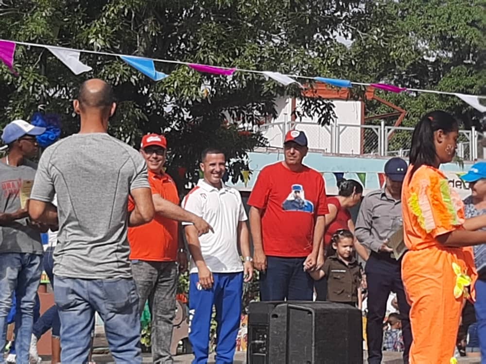 LorenzoOsbel's tweet photo. Cada tercer domingo del mes 
 en la #IslaDeLaJuventud se celebra una actividad para los niños y la de hoy fue increíblemente bella. 
Nuestro reconocimiento a todos los que de una u otra forma la hicieron posible.
Muchas felicidades!
#SentirPinero #SíSePuede #PorUn26EnEl24 https://t.co/SJ77XVheJ4