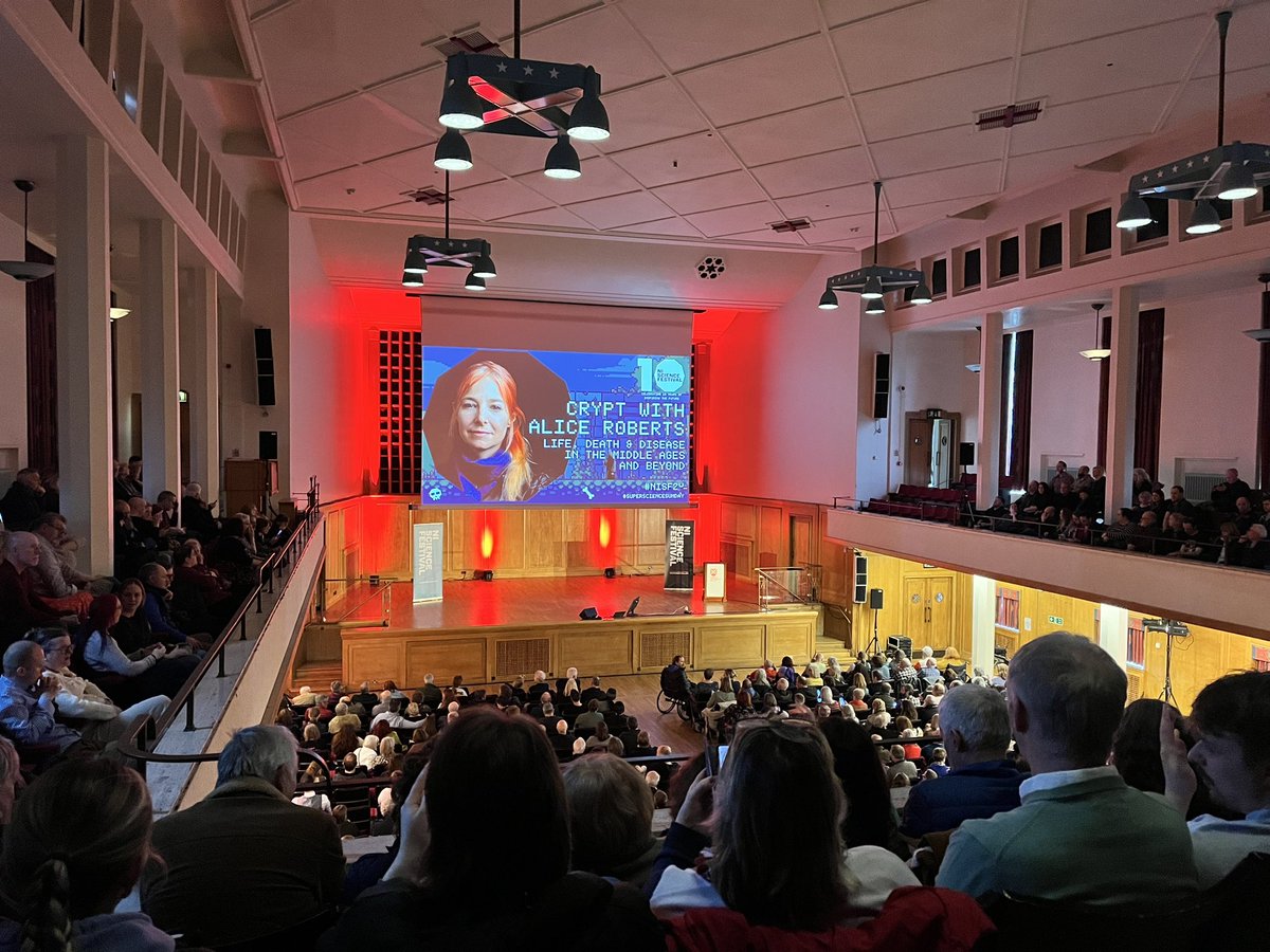 Sure how else would you spend a Sunday afternoon? 😀

<a href="/theAliceRoberts/">Prof Alice Roberts💙</a> 
<a href="/QUBelfast/">Queen's University Belfast 🎓</a> 

#NISF24
#SUPERSCIENCESUNDAY