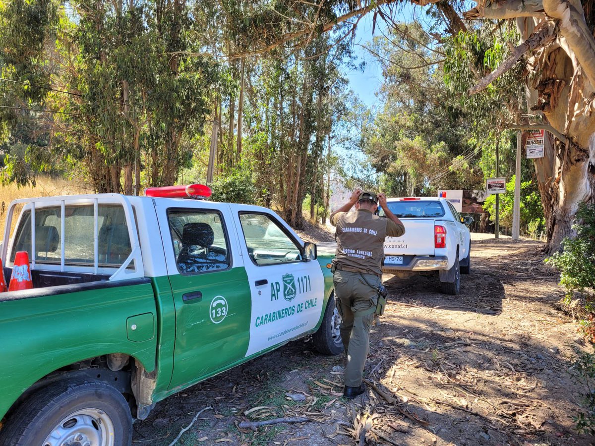 conaf_valpa's tweet photo. 🚨Equipos de #CONAFValparaíso y OS-5 de @CarabValparaiso se encuentran desplegados en sectores colindantes con la Reserva Nacional Lago Peñuelas, en #Valparaíso, con el objetivo de prevenir #Incendios y otros ilícitos ambientales al interior y en los límites del entorno protegido https://t.co/oeHV0oT1jB