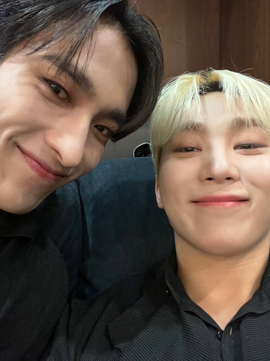 둘 다 셀카조아강쥐귤이라 이런 무드 사진 많은 거 코여워..😙