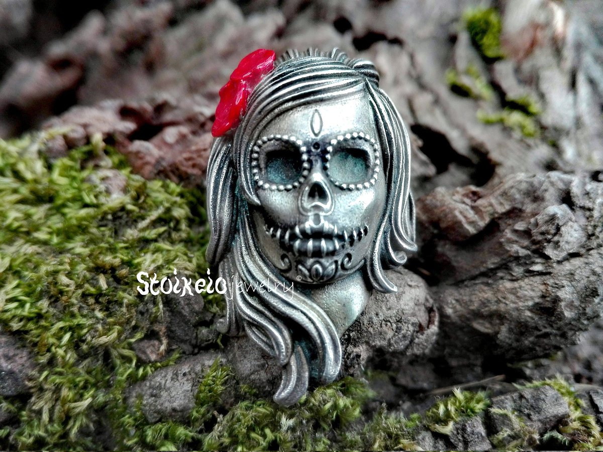 My Beloved Sugar Skull Ring!
#sugarskullring #originalcharacter #originalartwork #realjewellery
#handmadejewelry #respecttheartist #ValentinesDay #SaintValentin #HappyValentinesDay #Catrina #skeletontrending #SkullAndBones #TheOnesWhoLive #GirlPower
stoixeiojewelry.etsy.com/listing/713705…