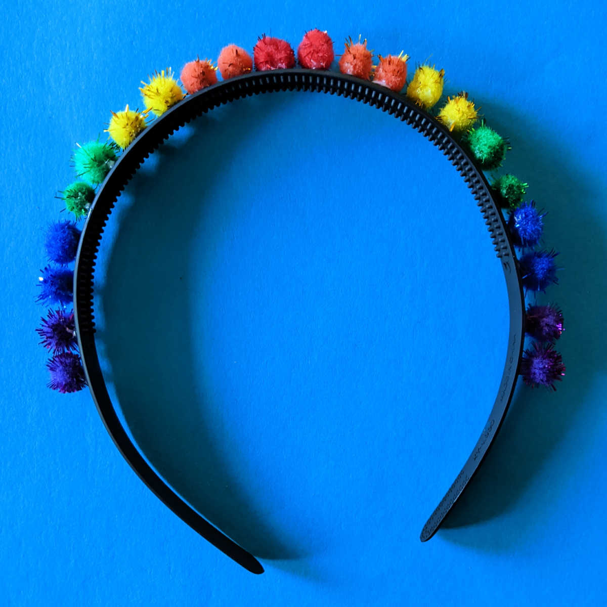 Easy Rainbow Pom Pom Headband Craft mamalikesthis.com/rainbow-headba…