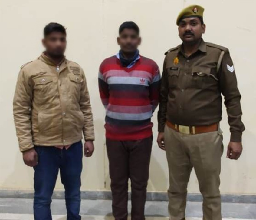 DcpGomti's tweet photo. #GomtiZone➡️#थाना_सिंधौरा पुलिस टीम नें कूटरचित दस्तावेज तैयार कर #पुलिस_भर्ती परीक्षा देने वाले 02 अभियुक्तों को किया गिरफ्तार। #UPPolice #DcpGomti #PoliceCommissionerateVaranasi https://t.co/fTuzY21Iie