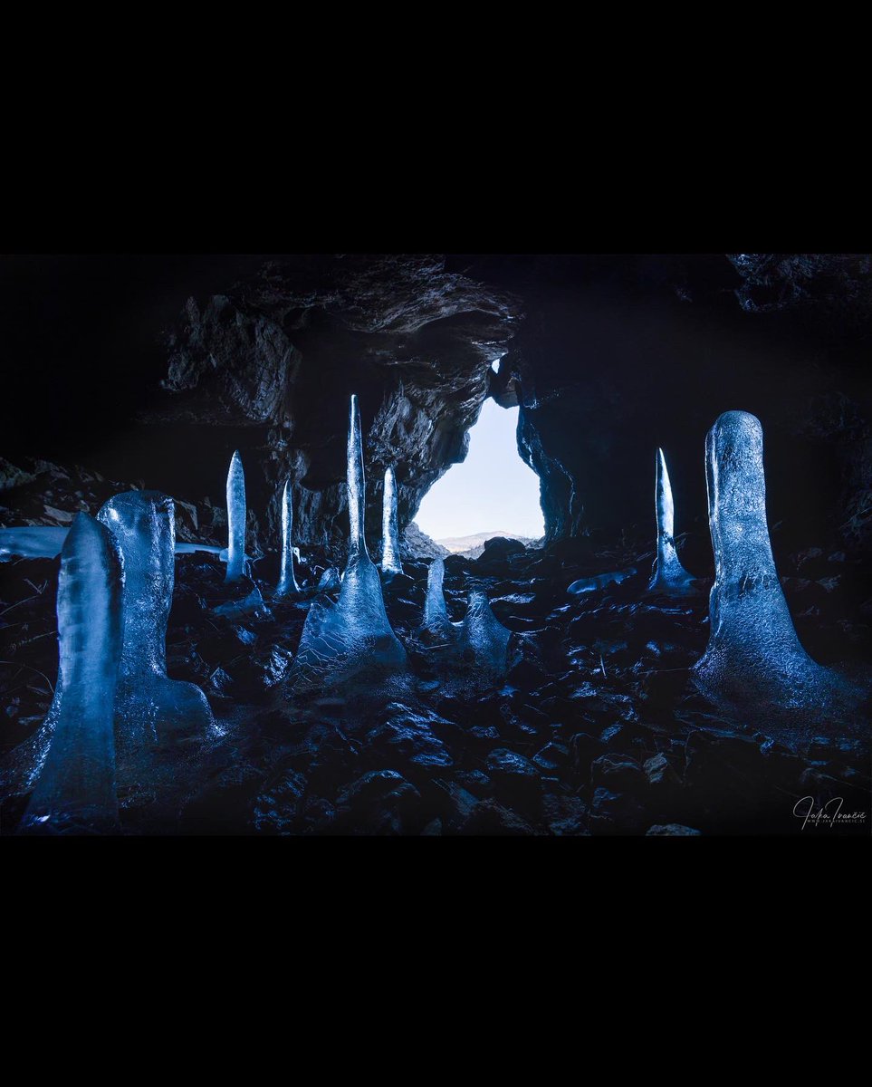 Ice stalagmites. ❄️💙 #stalagmites #icestalagmites #icespikes #iceformations #cave #malakarlovica #cerkniskojezero #cerkniskolake #karst #nature #landscape #ifeelslovenia #slovenia #slovenija