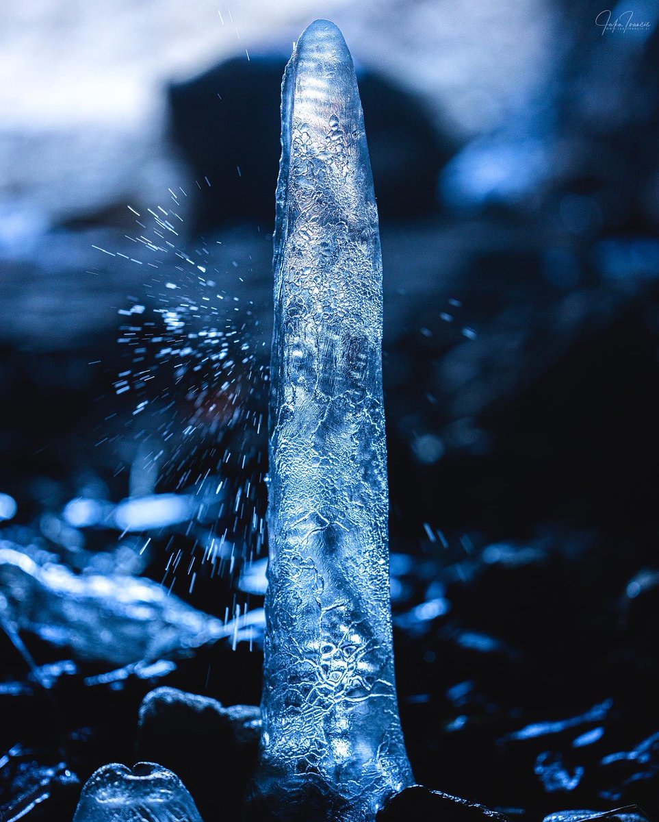 jaka_ivancic's tweet photo. Ice stalagmites. ❄️💙 #stalagmites #icestalagmites #icespikes #iceformations #cave #malakarlovica #cerkniskojezero #cerkniskolake #karst #nature #landscape #ifeelslovenia #slovenia #slovenija https://t.co/cyAvIhXlYQ