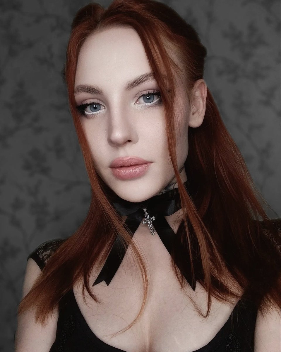 dracullina's tweet photo. In love with this outfit 🖤

#fyp #selfie #goth #ginger #ContentCreator #redheadgirl #fansly https://t.co/8bBmQfvQkV