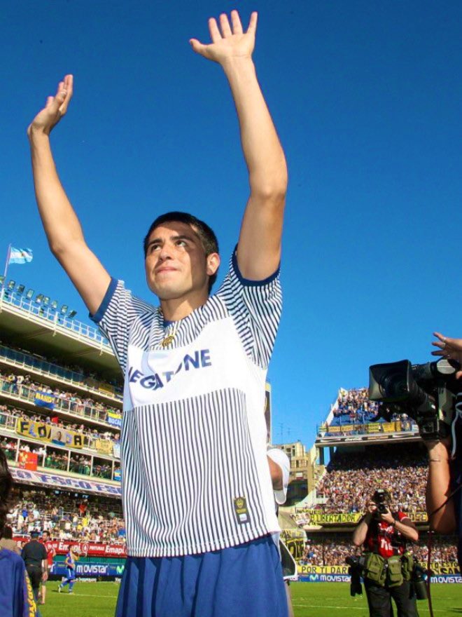 faafiperez's tweet photo. Hace 17 años volvía de Villarreal con 29 años. Unos meses después, Boca levantaba su sexta Copa Libertadores. Pocos jugadores tan influyentes en un título como Román en esa Copa. Ocho goles, TRES EN LA FINAL. Convirtió en octavos, cuartos y semi también. Top. https://t.co/ojhGQDFUMk