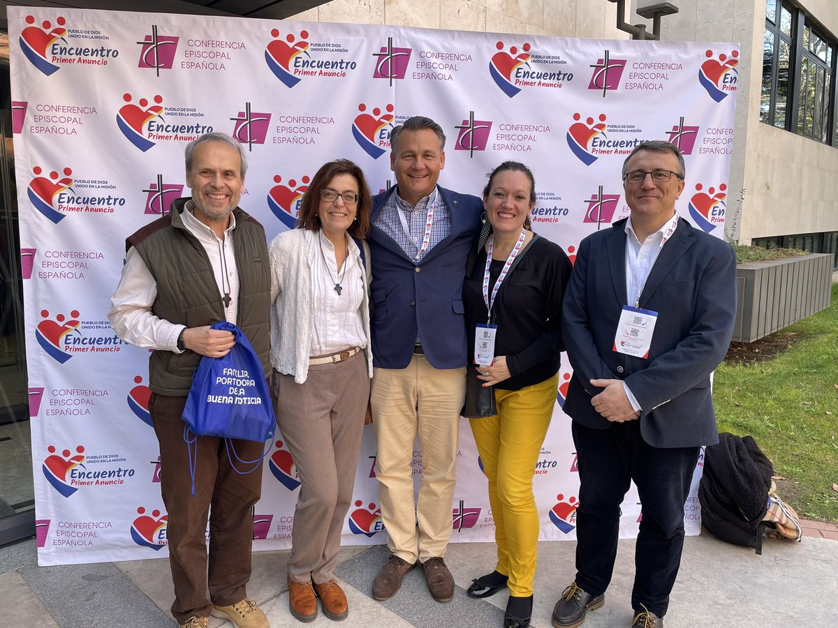 MiguelAalmendro's tweet photo. @laicos_ensalida @archimadrid @prensaCEE @archimadrid @CardenalCobo
Encuentro de Laicos sobre Primer Anuncio #EPA24
Nuestros queridos Presidentes Nacionales del #MFC @mfcspain , Arantxa y Rodrigo, con el @CardenalCobo, el Arzobispo de la @ArchiZaragoza, don Carlos y con los miembros del Movimiento Familiar Cristiano https://t.co/eU3vquzSbE