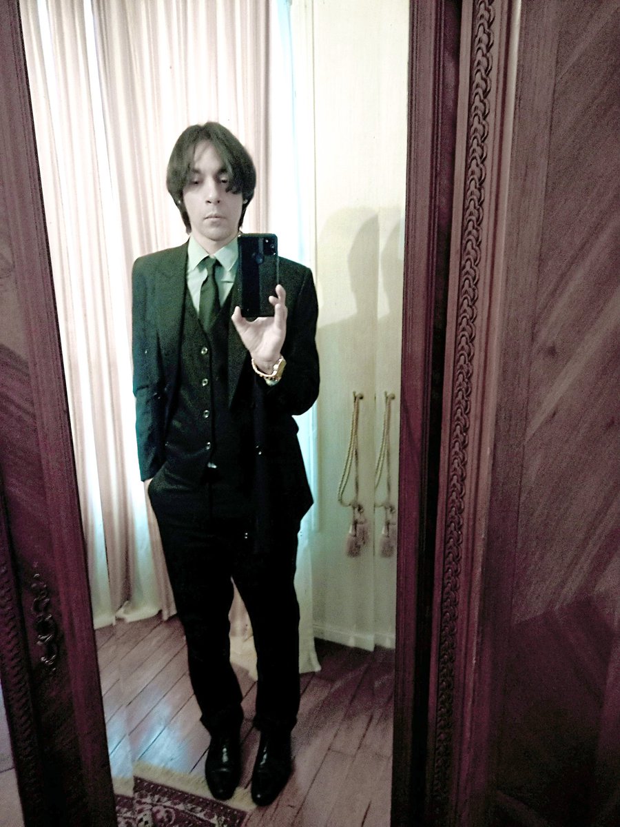 Ciel_PthWindsor's tweet image. His Royal Highness the young Christ Prince and English Earl Maxwell/Ciel/James Christ-Mitford spends the day at his mansion enjoying tea and reading the newspaper in his grand drawing room decorated with gold, wood, porcelain and fine crystals #youngmodel