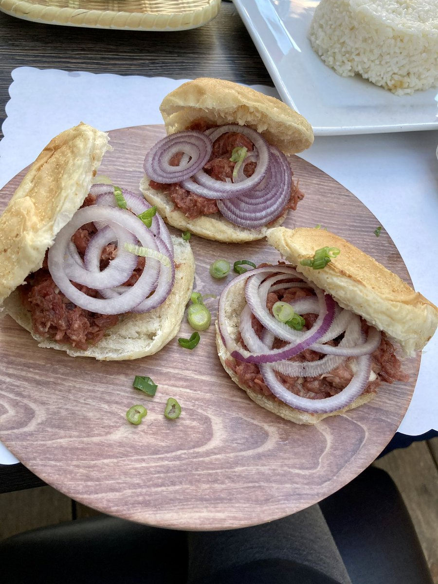 FoodhereFoodie's tweet image. #pandesal #conrbeef #filipinodish