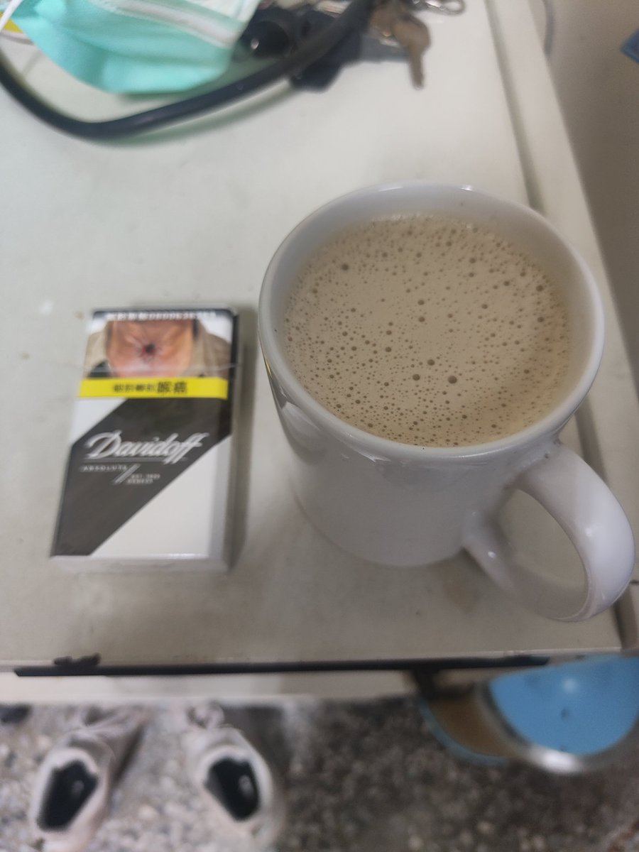 下班後的休閒，一杯熱咖啡+香煙，然後玩遊戲🤣