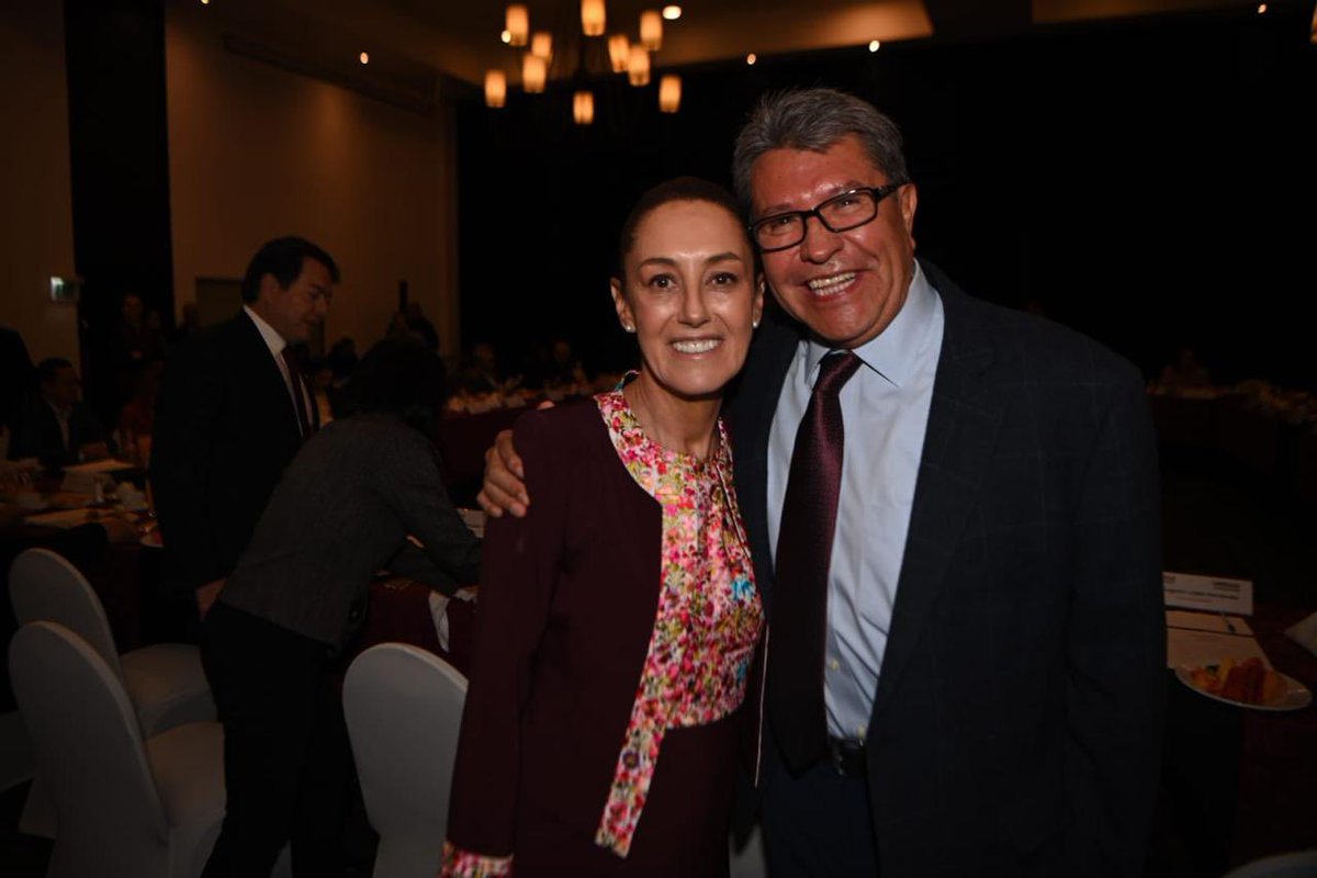 RicardoMonrealA's tweet photo. Hoy se registra la Dra. @Claudiashein como candidata de nuestra coalición Sigamos Haciendo Historia, y seguramente será la próxima presidenta de México. Unidad y fortaleza. Estamos listos para esta histórica jornada electoral. https://t.co/kBFYrQI2c0