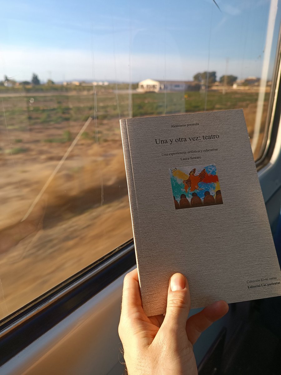 📚 Una y otra vez: teatro. 
#LauraSzwarc <a href="/AAkantaros/">Asociación Akántaros</a>
Lectura recomendada de #domingo.
#Teatro #Educación #Creación <a href="/ReaccRed/">RedREACC</a>