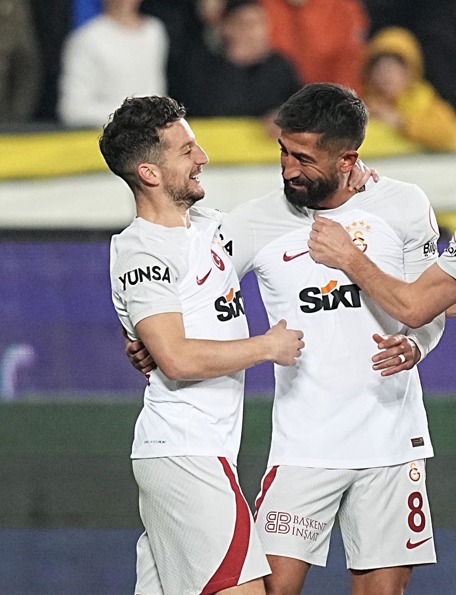 GalatasaraySK's tweet photo. "Sen ortanı yap kardeş, gerisini ben hallederim. 😏"

#AGvGS https://t.co/2MW7dgB9qa
