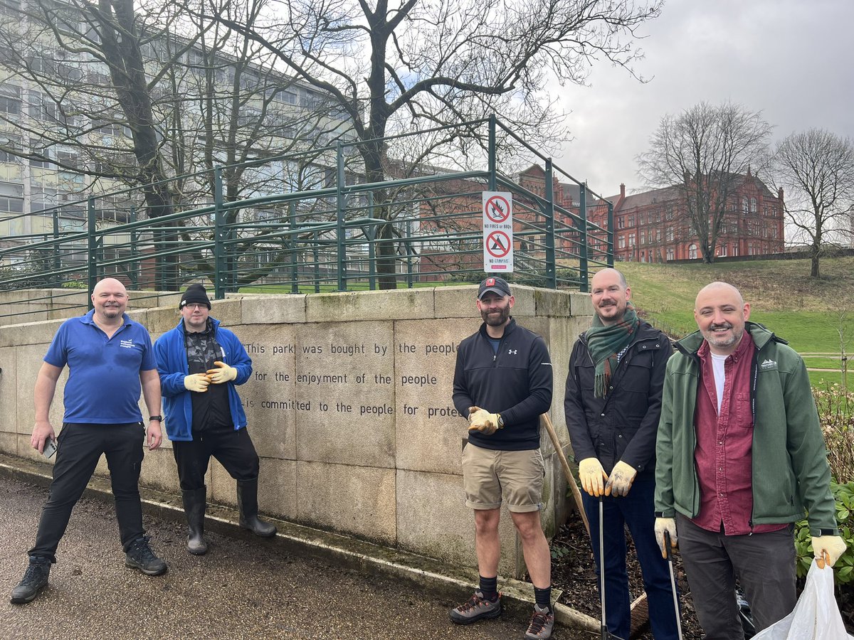 Great to be out late morning / early afternoon today with Friends of Peel Park @FriendsPeel, thanks for everything you do all-year-round, it’s deeply appreciated & thanks to all the volunteers that turned up today for you’re first clean-up event of the year.❤️👏🏻 #SpirtOfSalford