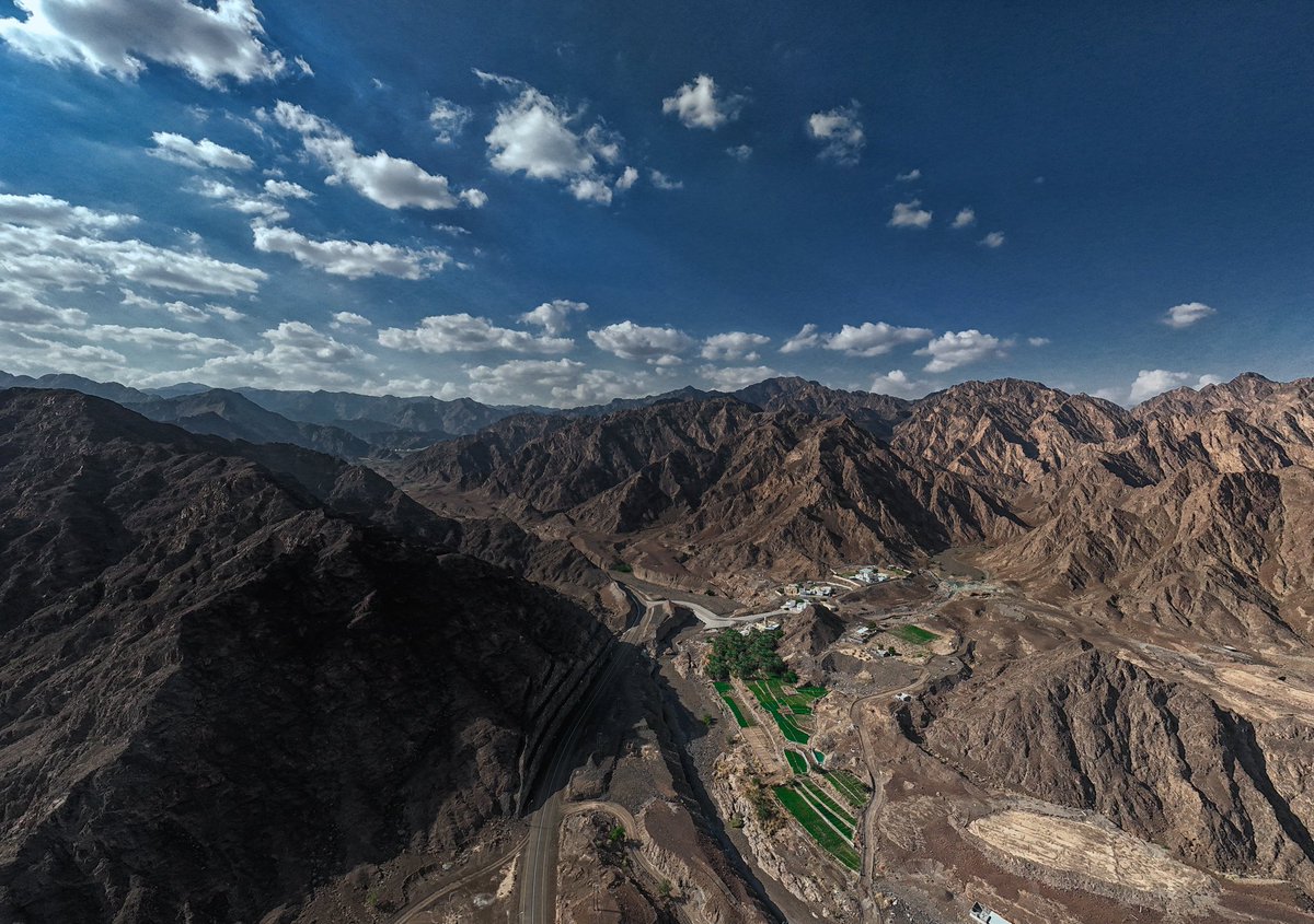 جبال الحجر الشرقي ولاية دماء و الطائيين 🏞️
#Oman #photographer #dronephotography