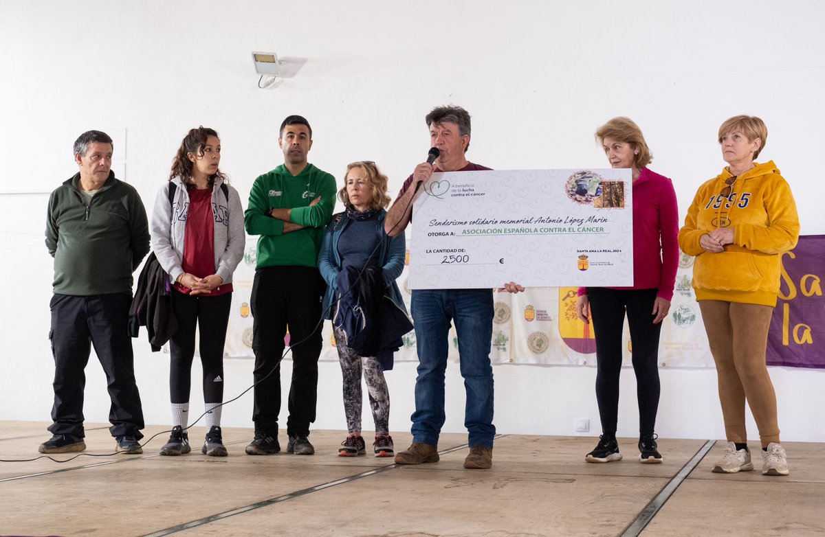 DipuHU's tweet photo. 🚶♂️💫 @dipuhu se ha unido a la jornada de senderismo solidario en #santaanalareal , en beneficio de la @ContraCancerEs , una actividad integrada en las Jornadas de Prevención y Concienciación contra el Cáncer y Memorial Antonio López Marín, organizada por el @AytoSantaAnaLaReal . https://t.co/JIsBu4qy0R