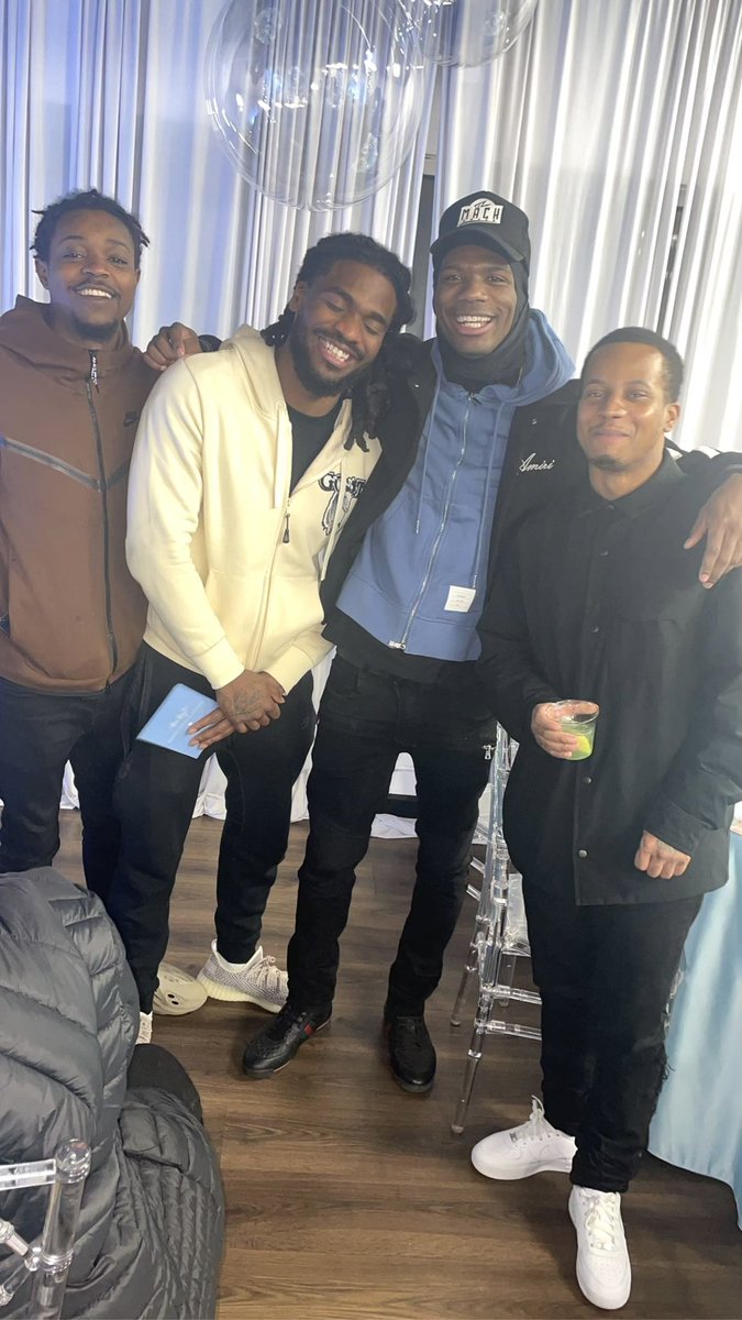 RealRonnyBlaze_'s tweet photo. PEOPLE COME AND GO OUT YOUR LIFE ALL THE TIME, BUT REAL BROTHA STAY TOGETHER 4OEVA 🖤🤞🏾💯 @ProjectBoyTone @___javon @IDOITFORKAVON_ https://t.co/cTMEaqak2K