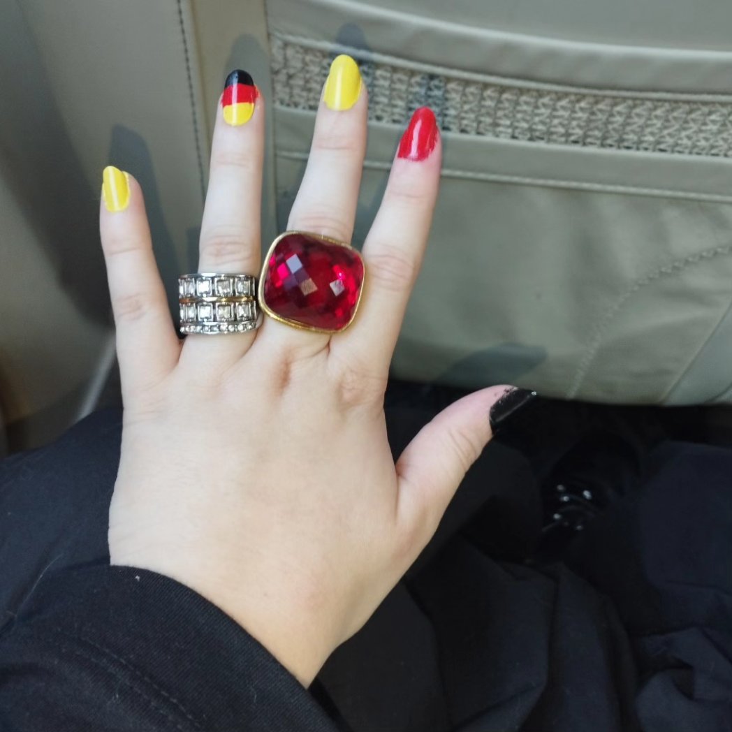 SayloinRiki's tweet photo. Germany flag nails
π€©ππ
π»π€β€οΈππ©πͺβ¨
.
#germanyflag #germanynails #blackredandyellownails #spikybracelet #rings https://t.co/GgbOSOc069