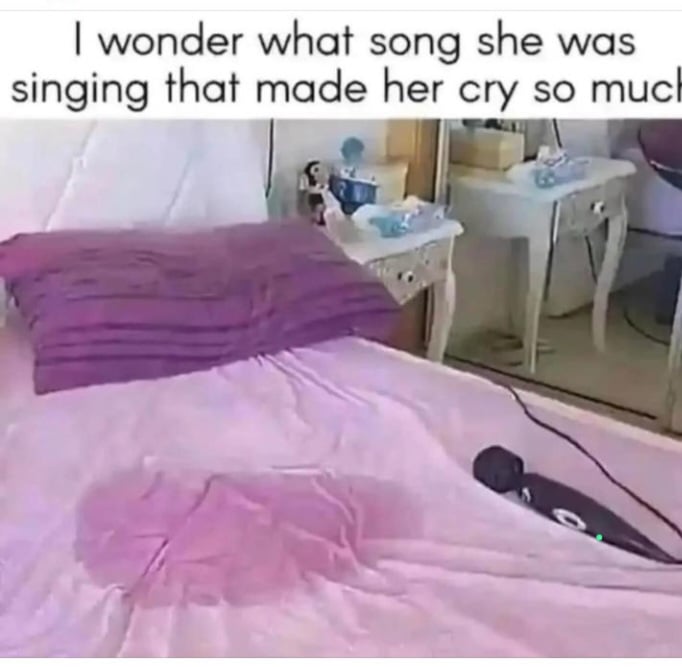 FirstPogMoThoin's tweet image. The message I receive from my sister early on this sunny Sunday morning 
#sadsongs