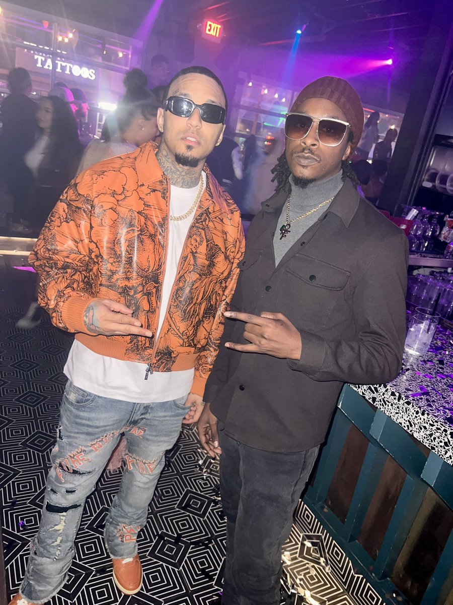 twscott9696's tweet photo. Outside, chilling #Nightlife #Houston #Fashion #Custom #BabarAzam𓃵 #LondonFashionWeek2024 https://t.co/GMVmKsTKAq