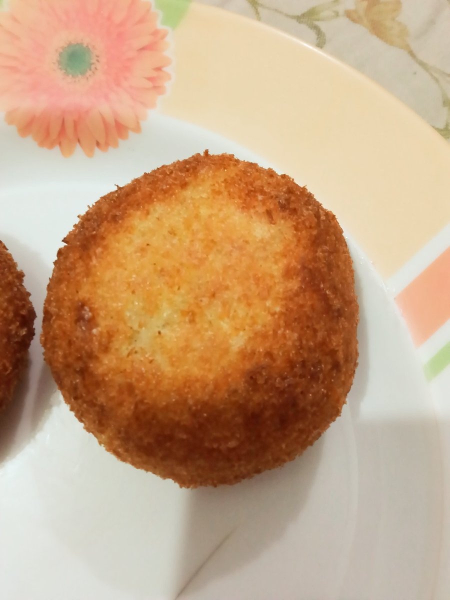 Menubook7's tweet photo. Potato cutlets with tandoori chicken and cheese filling.... It was super tasty 😋
#foodtweet #foodpics #homecooking #homemade #Cooking #Selfchef #HomeChef #cook #cookingpassion #foodies #Foodies https://t.co/Nrs84nGtPK