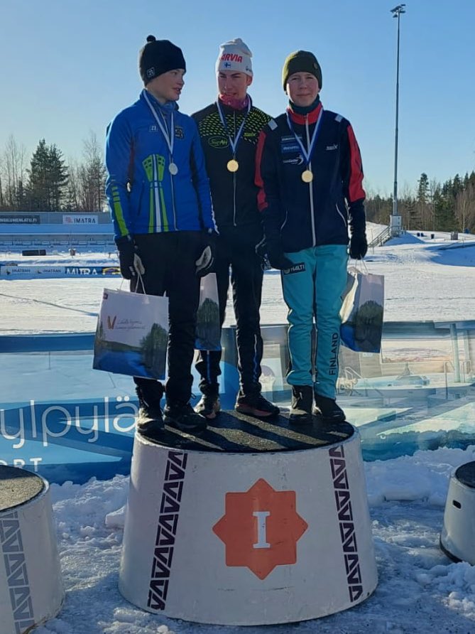 mkalilainen's tweet photo. Tänään tuli meidän perheeseen ensimmäinen SM-kulta, kun Jussi oli hiihtosuunnistuksen SM-kisoissa H15 kultajoukkueen ankkurina! Paljon ei joukkueita ollut mukana, mutta paras paikallaolleista! #hiihtosuunnistus #hisu https://t.co/rM6xOl3ds8