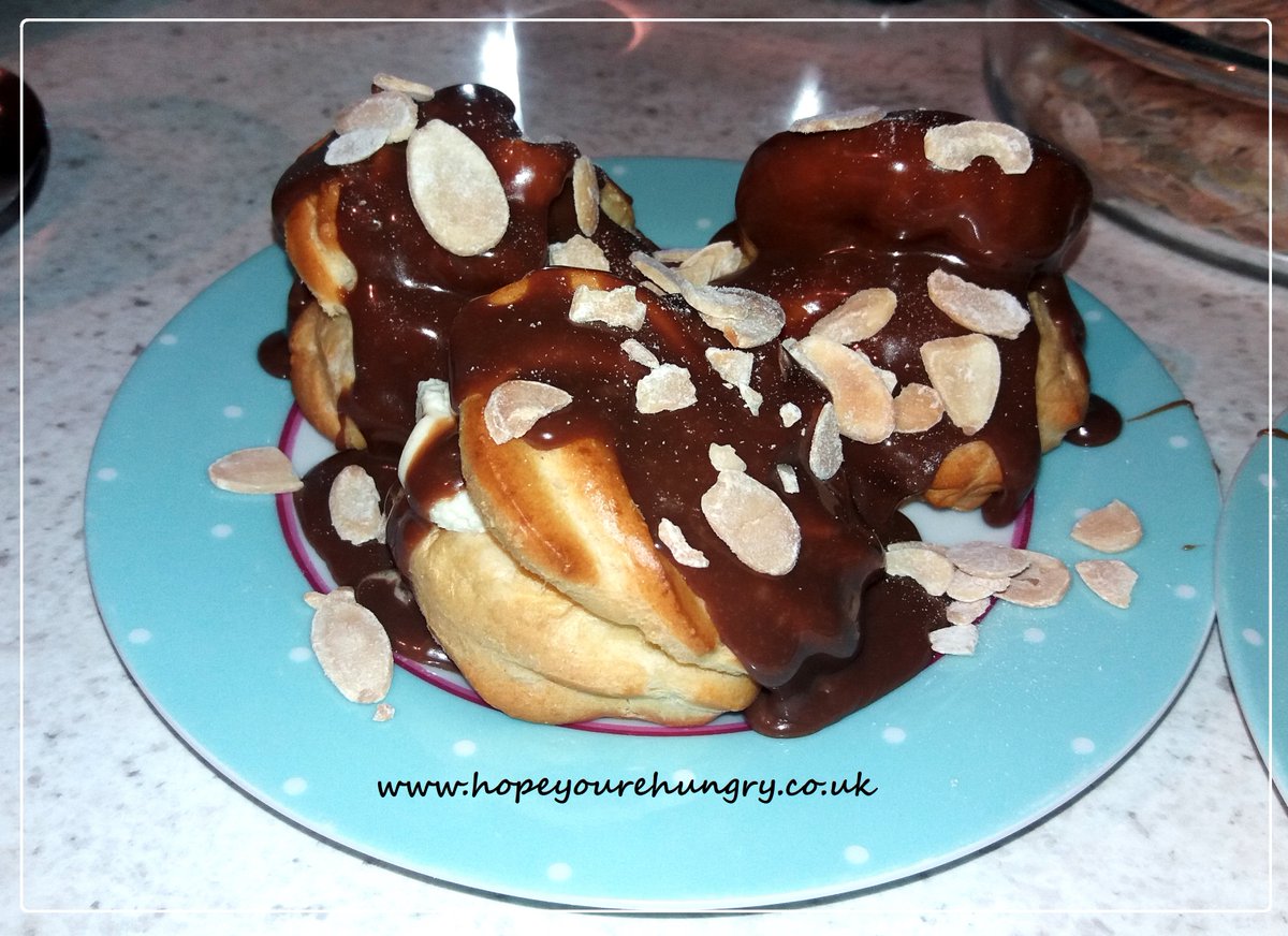 re_hungry's tweet photo. Happy #Sunday lovely Hungrys! These petite pastries taste magnifique - recipe: https://t.co/6ztDwzKdLB Delicious, dainty #profiteroles - a dessert perfect for sharing! Stay hungry! ;) x #bakeithappen #pastry #patisserie #pateachoux #choux #cream #dessert #chocolate #homemade https://t.co/fOaMRVt8Sf