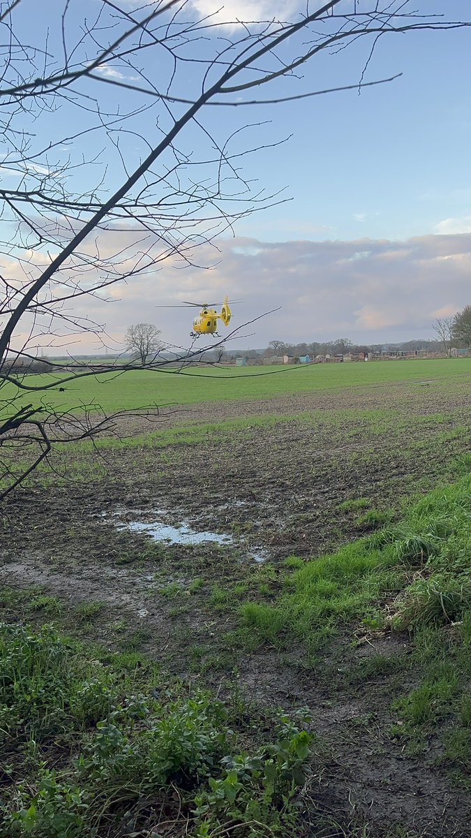 MaisonUtting's tweet photo. @EastAngliAirAmb  HLE85 G-HEMC 💛🚁
@CarlSmithCoP  that was meee who came to see you 😂🚁 https://t.co/SQcXSog1es